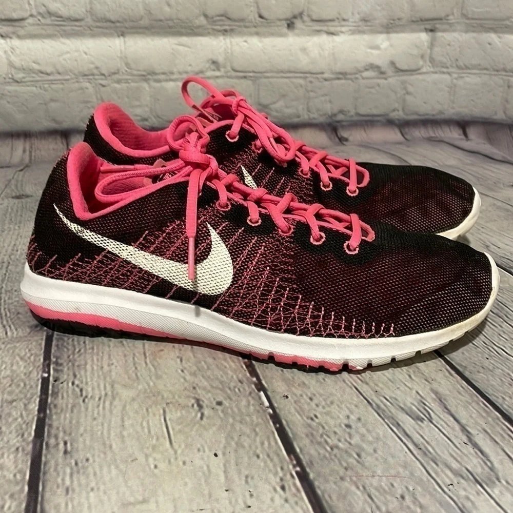 Nike Youth 7Y pink, and black Fury sneakers - Picture 1 of 6